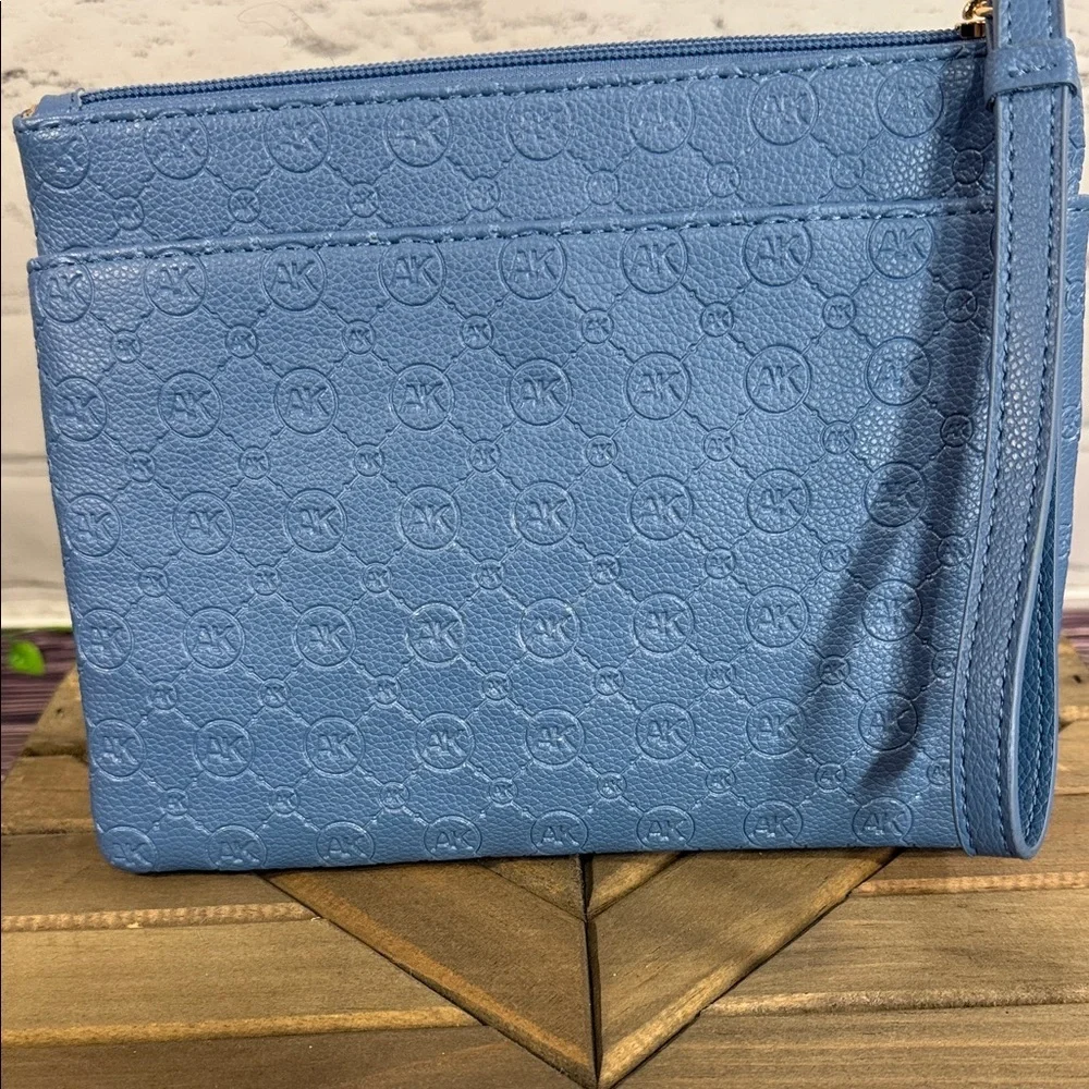 Anne Klein‎ NWOT Embossed Logo Blue Wristlet Wallet Clutch